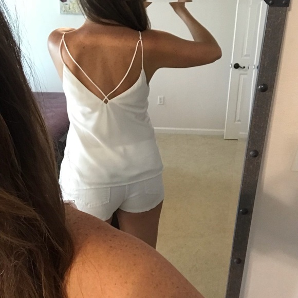 ❌SOLD❌ criss-cross double V tank top - Picture 4 of 7